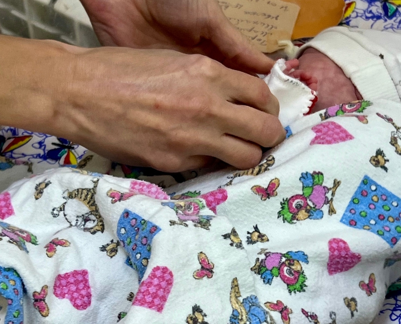 В роддоме 8-й горбольницы выходили девочку с весом при рождении 490 граммов
