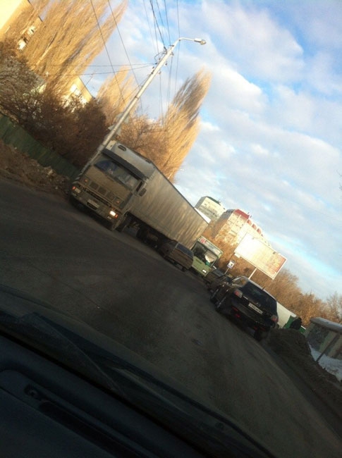 На Стрелке ДТП с большегрузом затрудняет движение