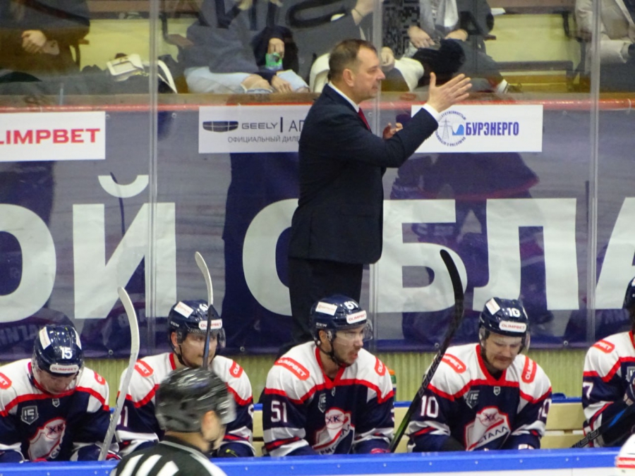 «Кристалл» выиграл четвертый матч подряд