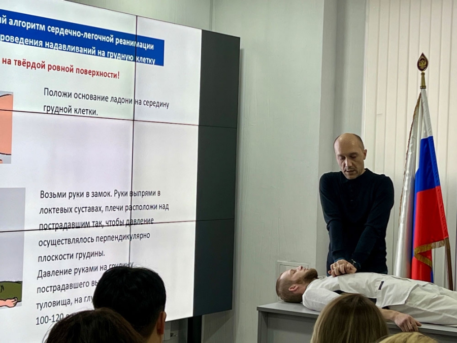 Учителя 18-й школы Саратова стали участниками обучающего семинара по оказанию первой помощи