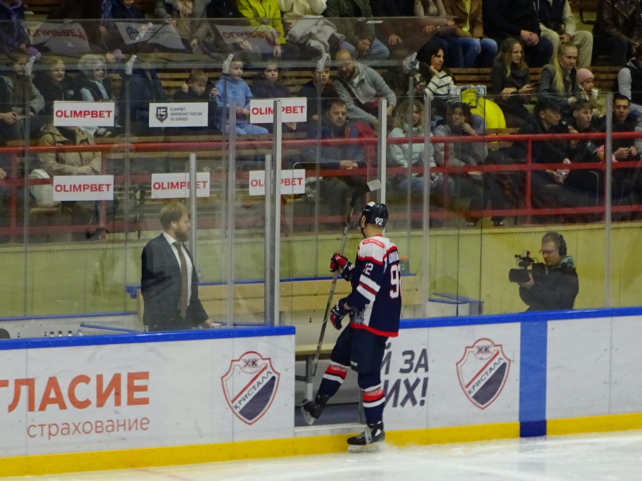 Саратовский «Кристалл» победил лидера ВХЛ