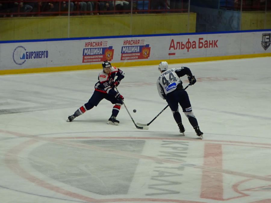 Саратовский «Кристалл» победил лидера ВХЛ