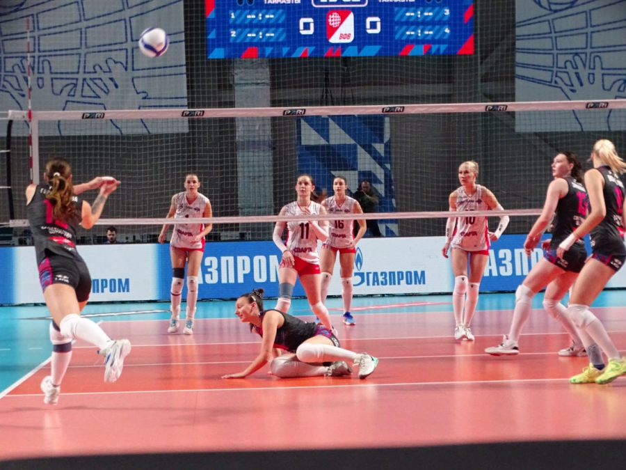 Волейболистки «Протона» одержали «сухую» победу в домашнем матче