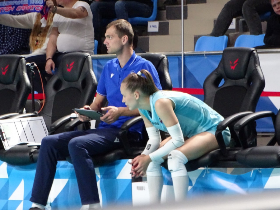 Волейболистки «Протона» одержали «сухую» победу в домашнем матче