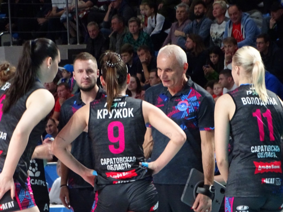 Волейболистки «Протона» одержали «сухую» победу в домашнем матче