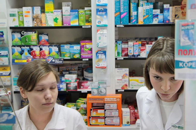 Поиск лекарств в аптеках воронежа аналит. ТС В аптеке. Пос средства в аптеке. Аптека СЗР. Подросток и выбор контрацептива в аптеке фото.