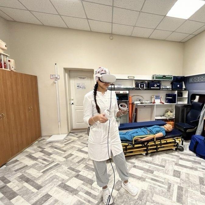 В Энгельсе студентов-медиков с VR-технологиями учат анатомии и помощи при ЧП