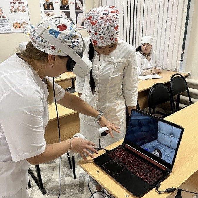 В Энгельсе студентов-медиков с VR-технологиями учат анатомии и помощи при ЧП