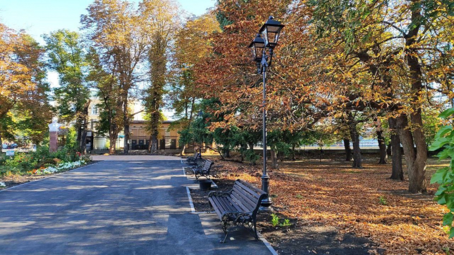 В Липках подрядчику пришлось заменить 275 бракованных бордюров