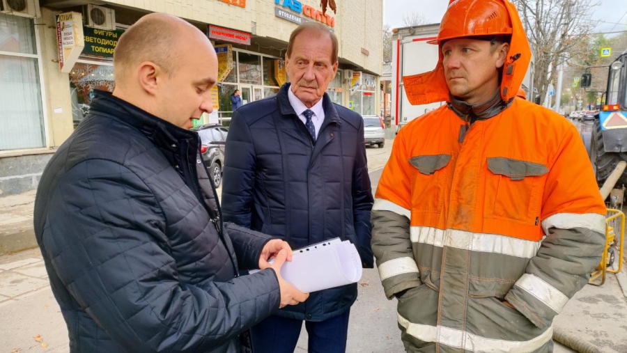 Сурков заявил об увеличении числа аварийных бригад водоканала в 2,5 раза