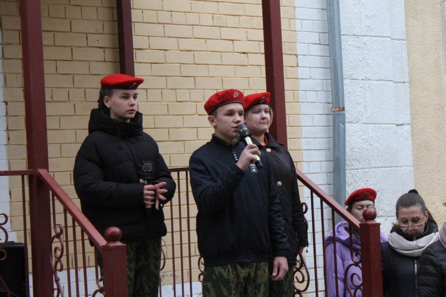 В Хвалынске открыли мемориал в память о погибшем в СВО Артеме Мамыкине