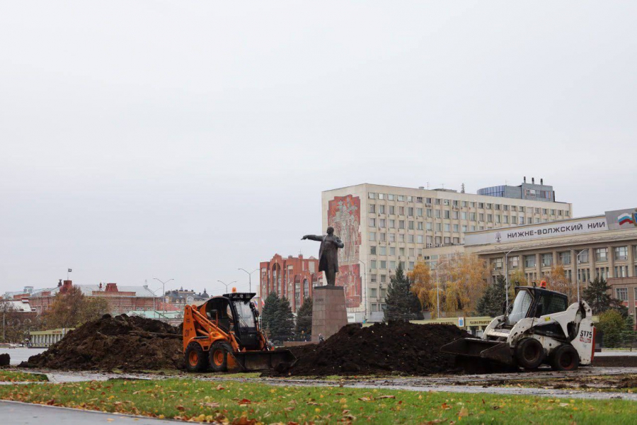 На Театральной площади начали перепланировку зеленых зон