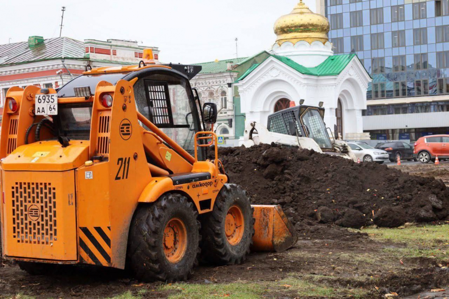 На Театральной площади начали перепланировку зеленых зон