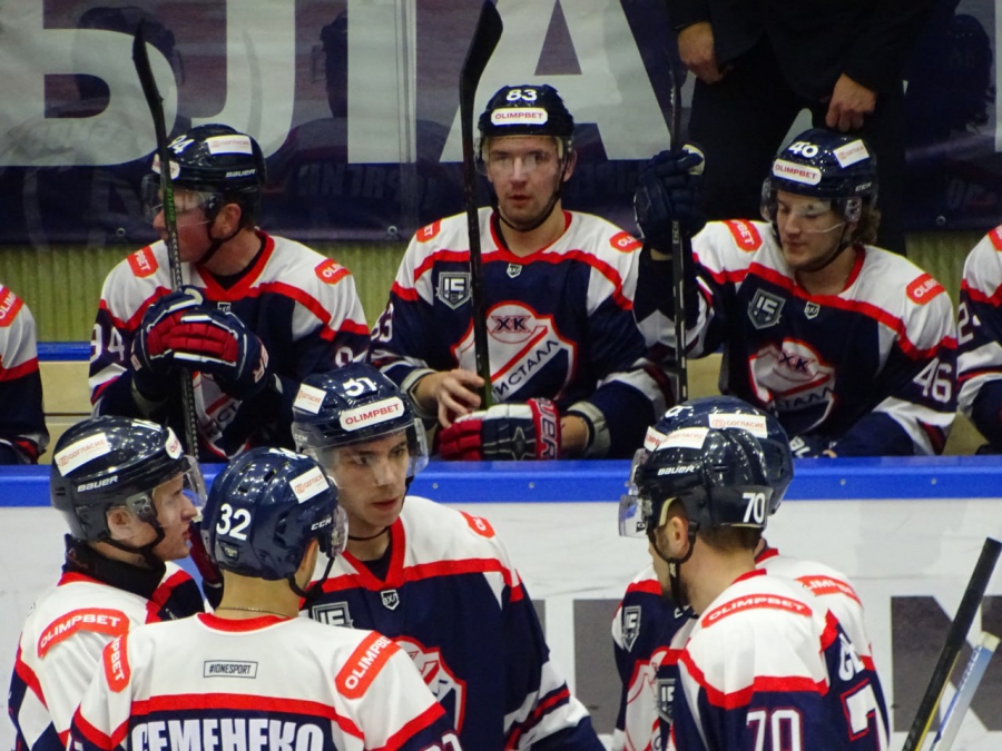 «Кристалл» добыл волевую победу над воронежским «Бураном»