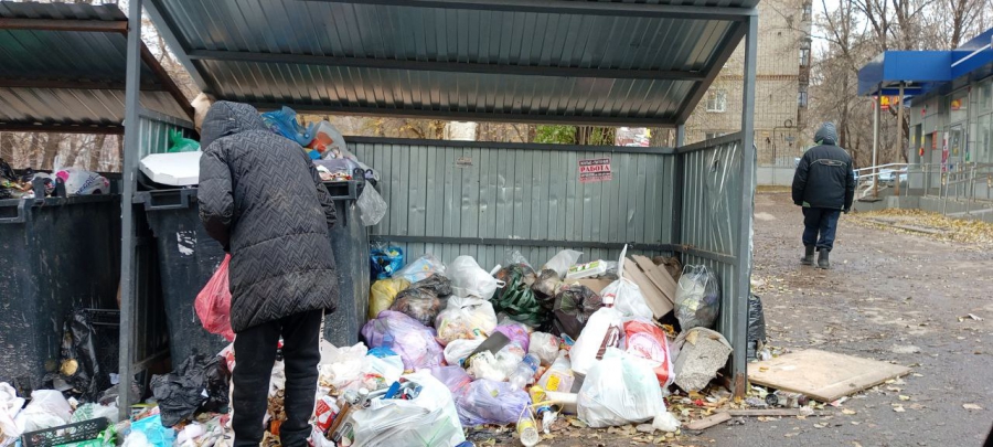 Жители СХИ жалуются на мусорный коллапс и просят сменить регоператора