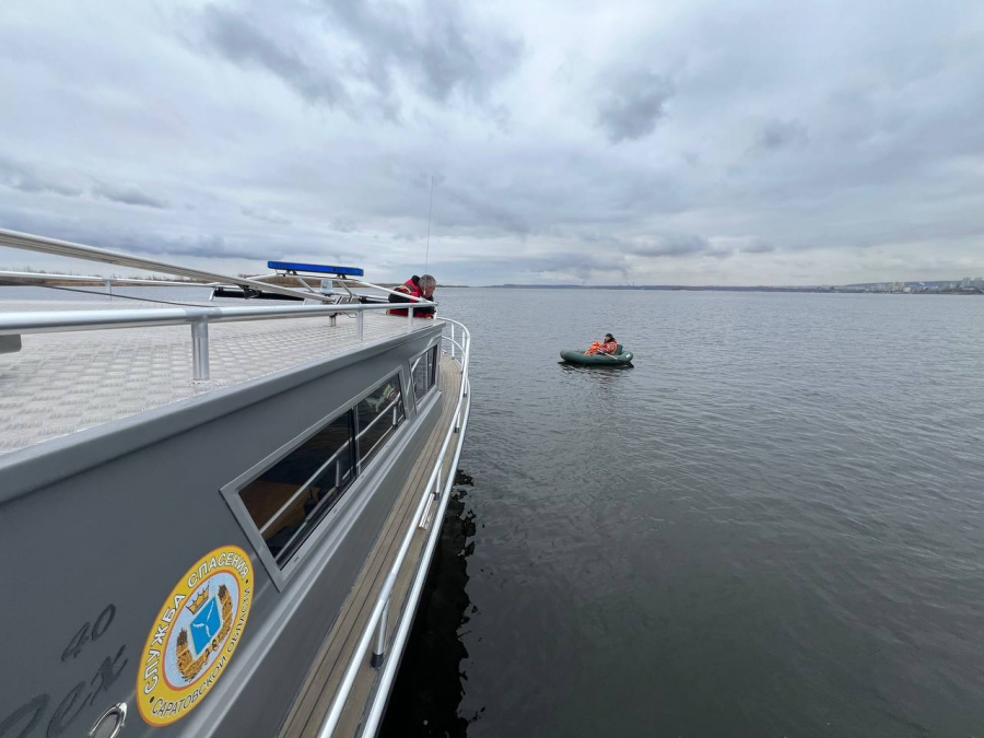 В Энгельсе мужчина упал с лодки и утонул в реке