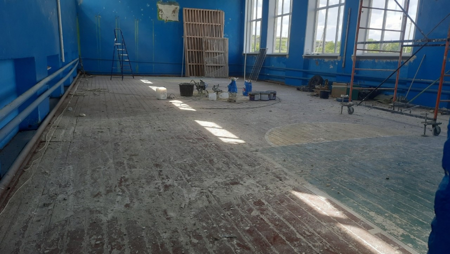 В селе Невежкино ремонтируют школьный спортивный зал