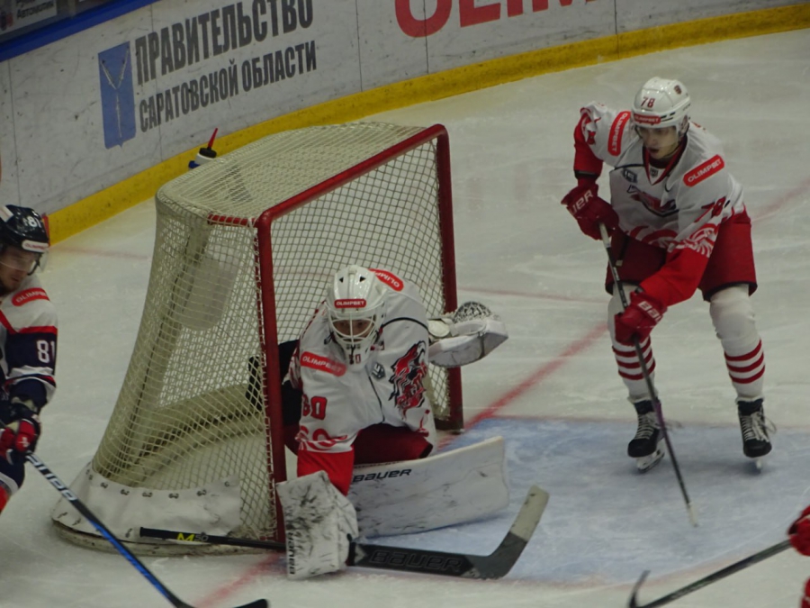 «Кристалл» в матче с «Ростовом» дважды убирал вратаря, но проиграл