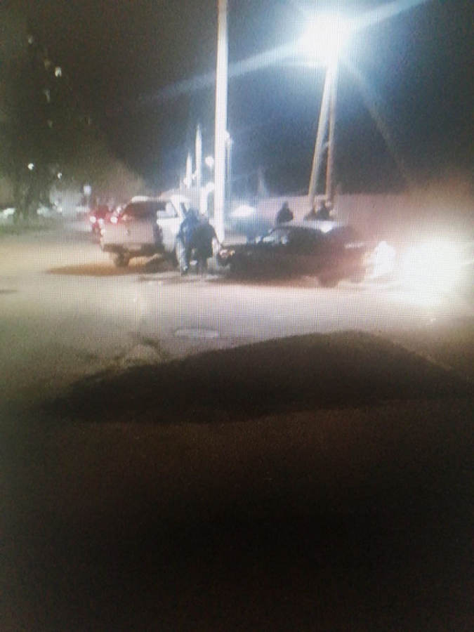 В Балакове два пассажира «ВАЗа» пострадали в ДТП с «Фольксвагеном» и «Фордом»