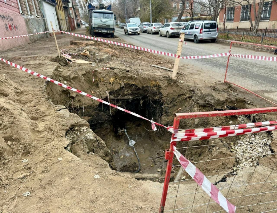 В Саратове прокуратура внесла представления ресурсникам из-за ям без ограждений