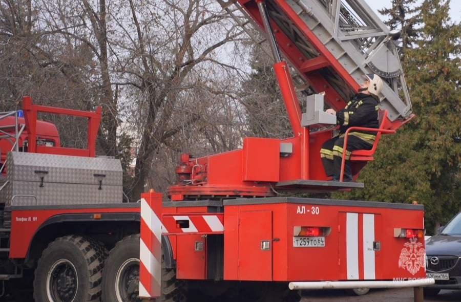 В Балакове пожарные спасли троих «пострадавших» из ТЮЗа