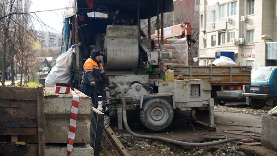 На Рахова приступили к санации следующего участка водопровода