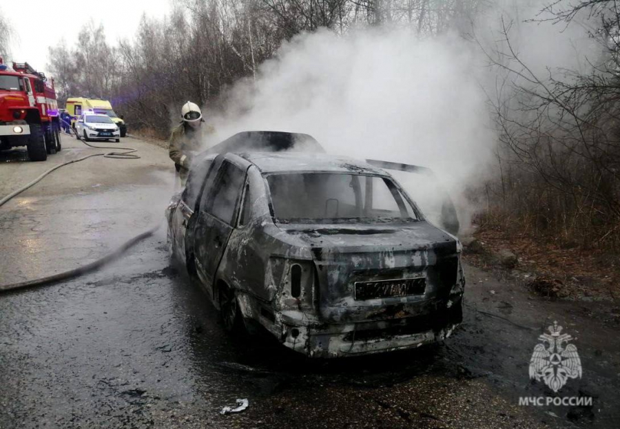 В Вольске три человека пострадали при возгорании автомобиля