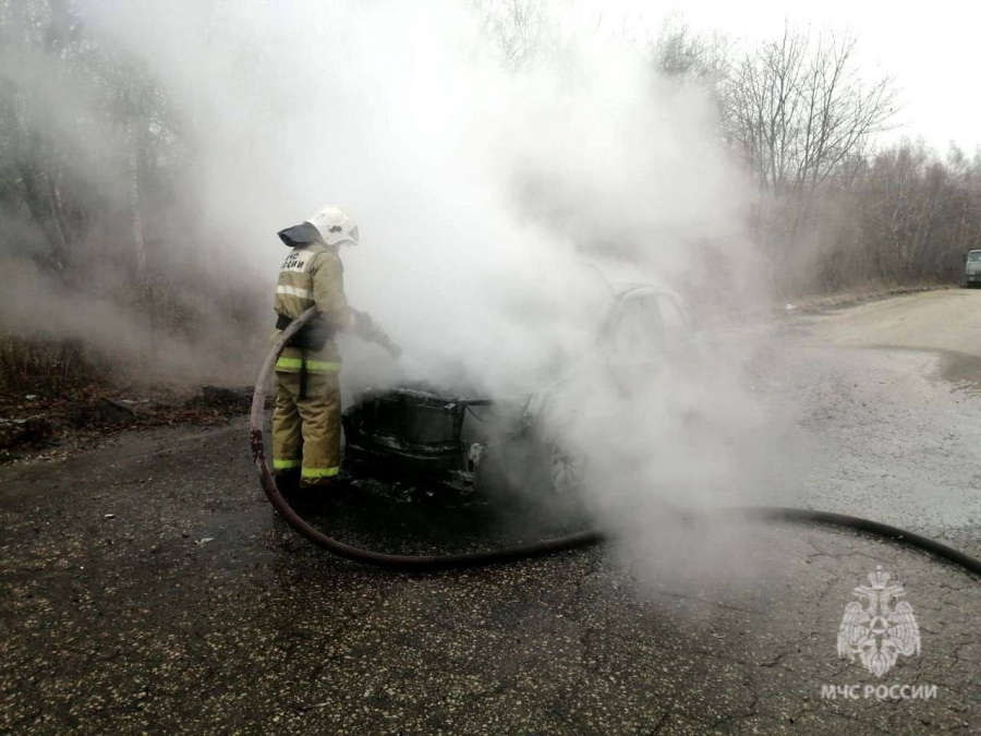 В Вольске три человека пострадали при возгорании автомобиля