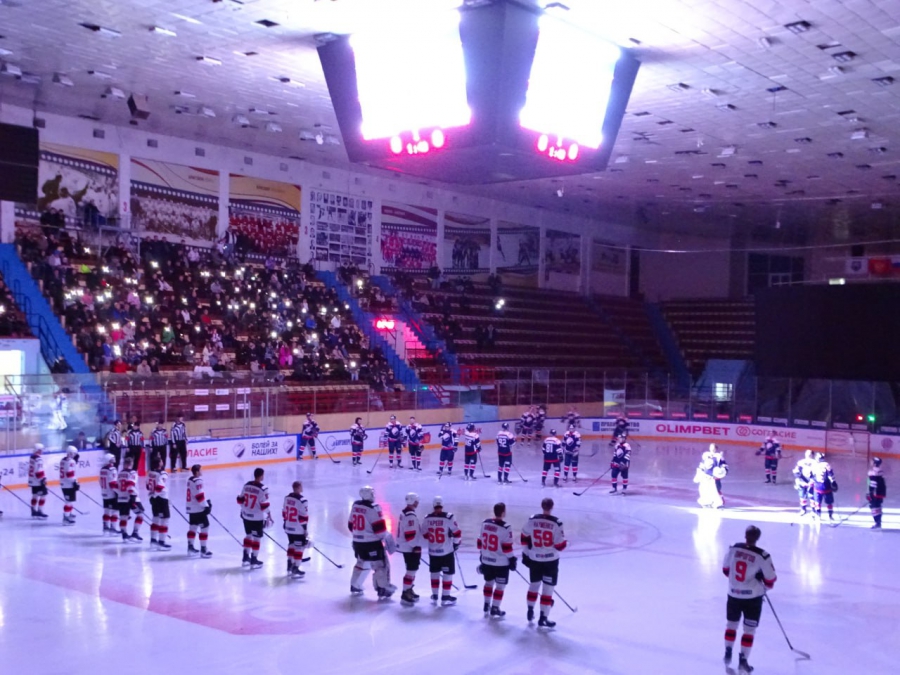 «Кристалл» не смог спастись в матче с пермским «Молотом»