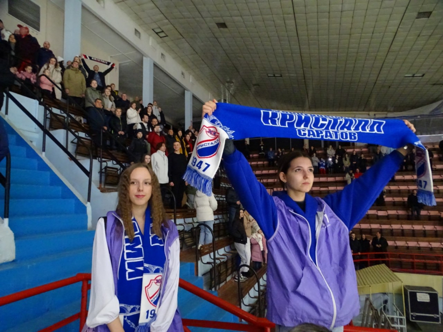 «Кристалл» не смог спастись в матче с пермским «Молотом»