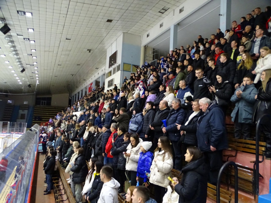 «Кристалл» не смог спастись в матче с пермским «Молотом»