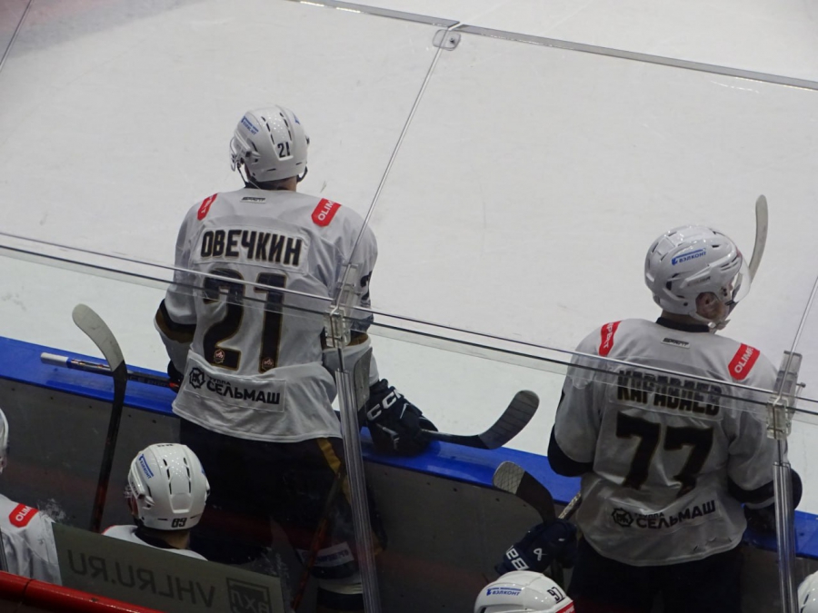 «Кристалл» добился первой победы после серии поражений