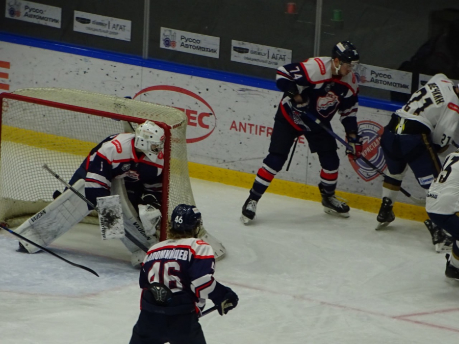 «Кристалл» добился первой победы после серии поражений