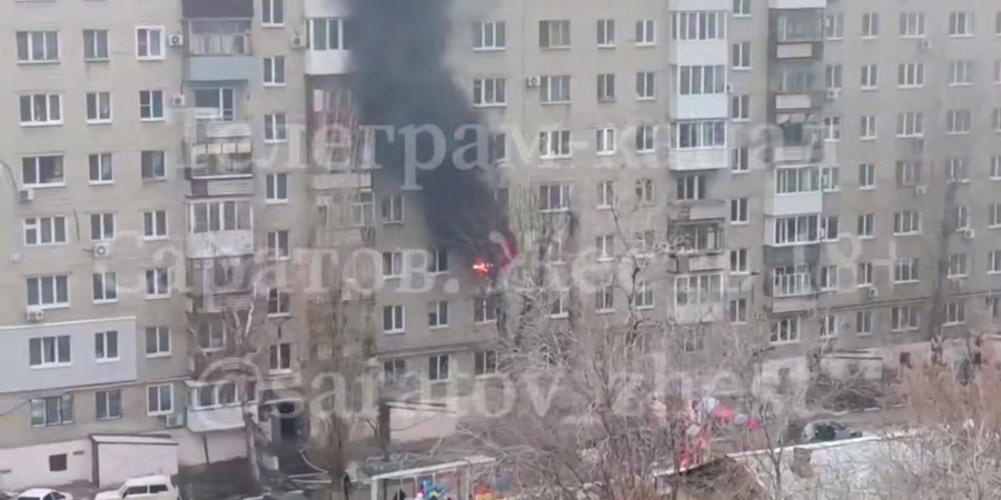 Пожарные спасли пенсионерку из горящего дома на Рабочей. Эвакуированы 17 человек