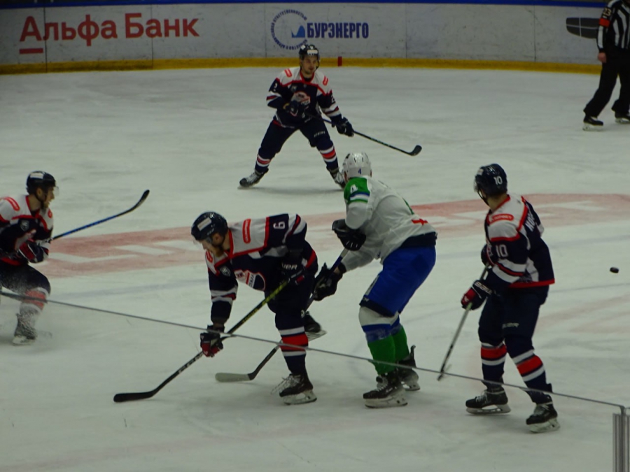 Саратовский «Кристалл» победил «Торос» и уступил «Ижстали»