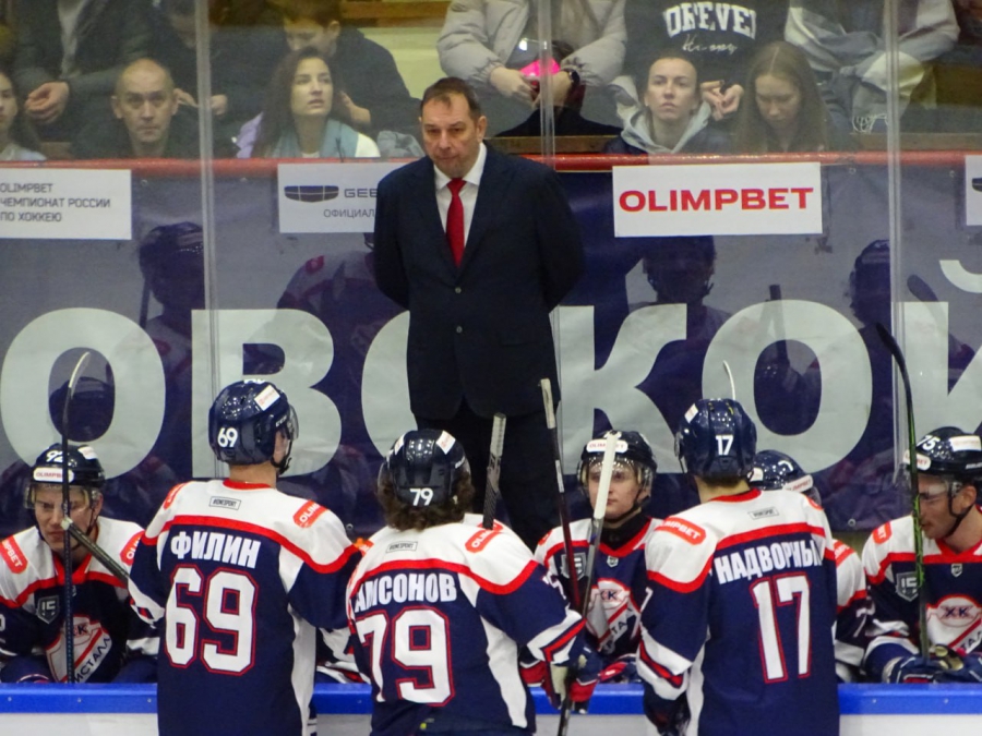 Саратовский «Кристалл» победил «Торос» и уступил «Ижстали»