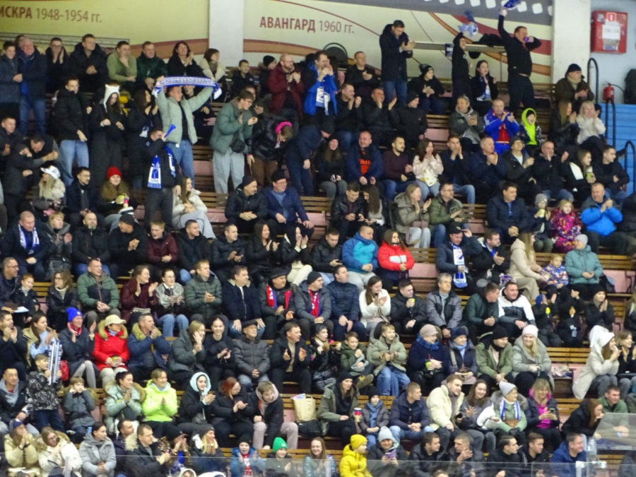 Саратовский «Кристалл» победил «Торос» и уступил «Ижстали»