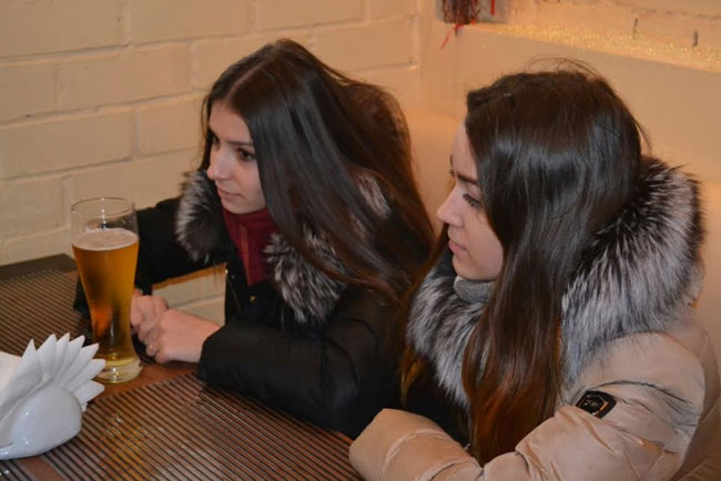 Студентки провоцировали продажу алкоголя без паспорта