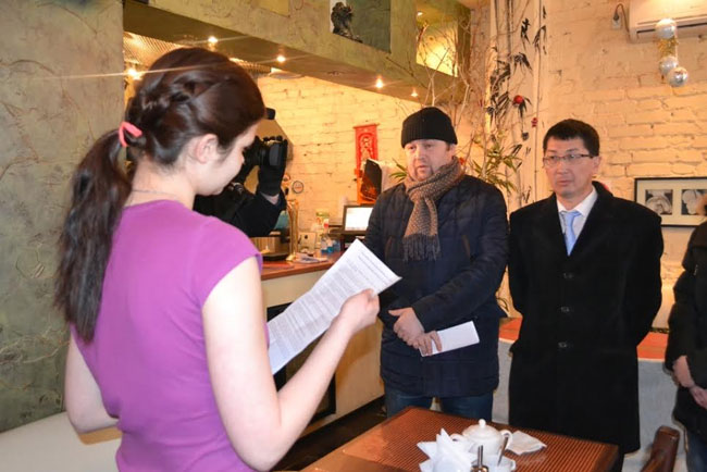 Студентки провоцировали продажу алкоголя без паспорта