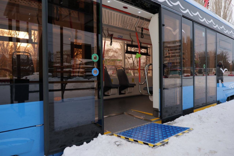 В Саратове на маршруте №9 запустили новый трамвай «Львенок»