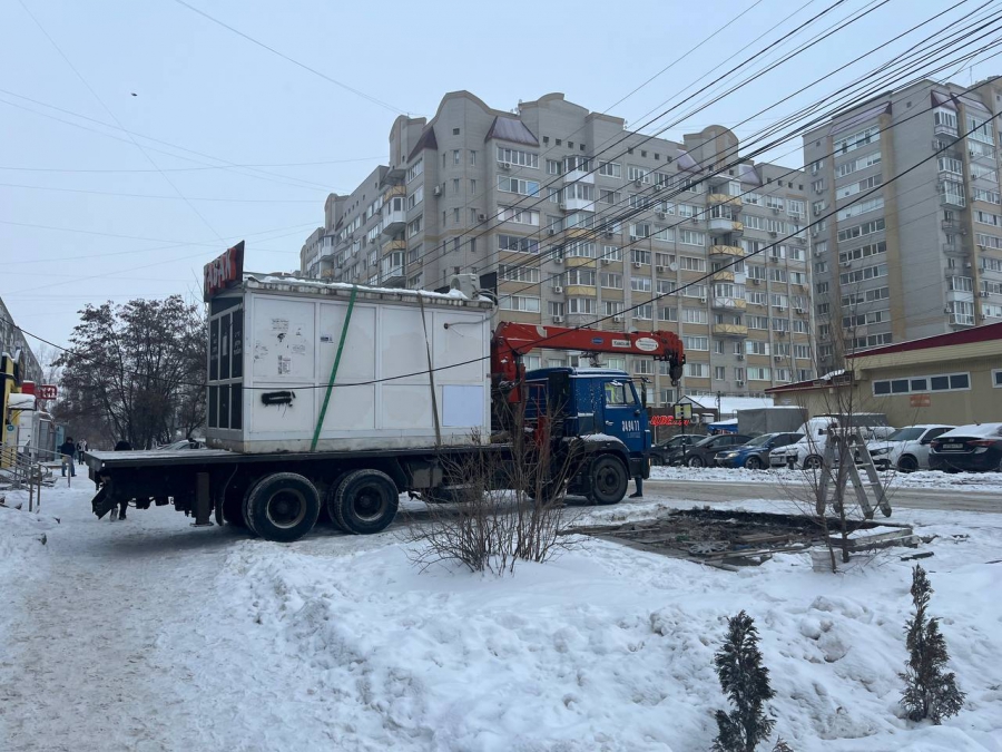 В Юбилейном после вмешательства приставов ИП убрал табачный киоск