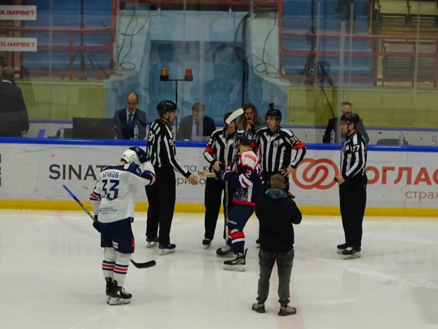 «Кристалл» победил команду своего бывшего тренера