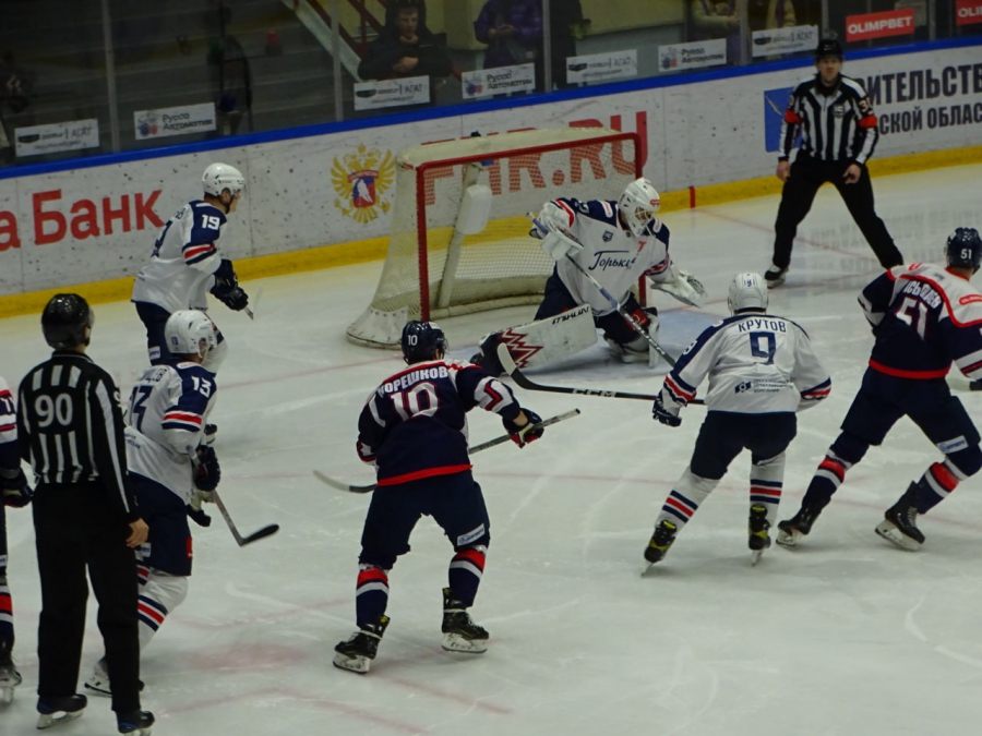 «Кристалл» победил команду своего бывшего тренера