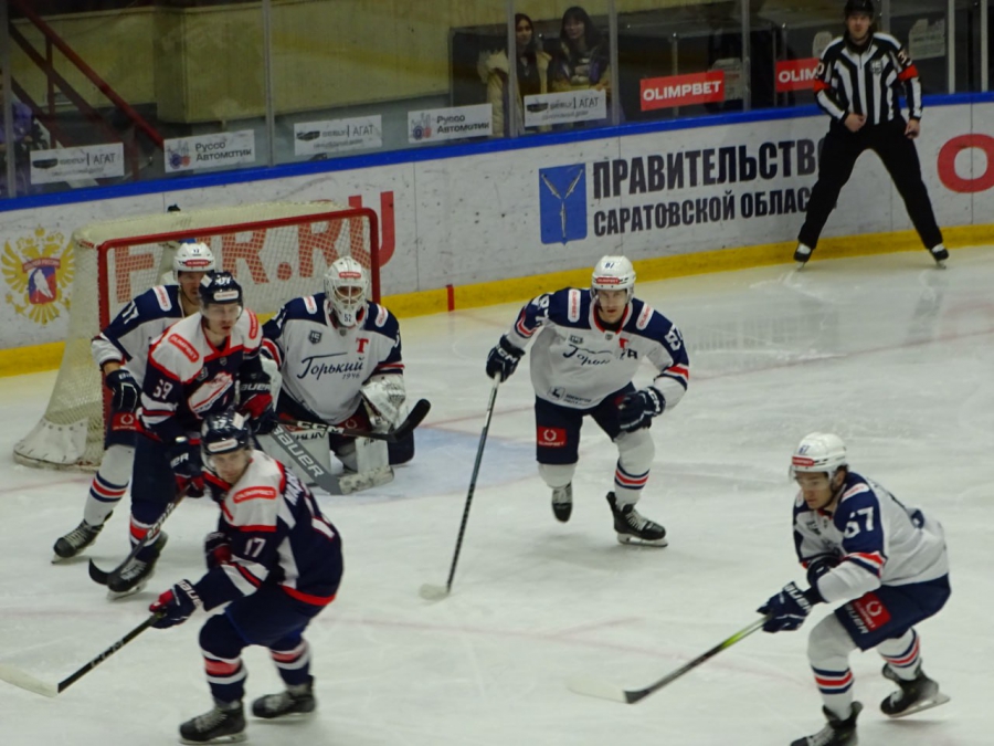 «Кристалл» победил команду своего бывшего тренера