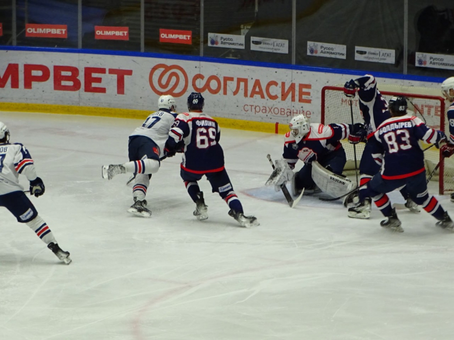 «Кристалл» победил команду своего бывшего тренера