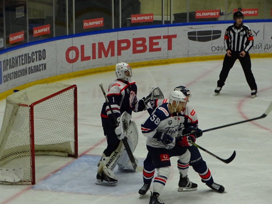 «Кристалл» победил команду своего бывшего тренера