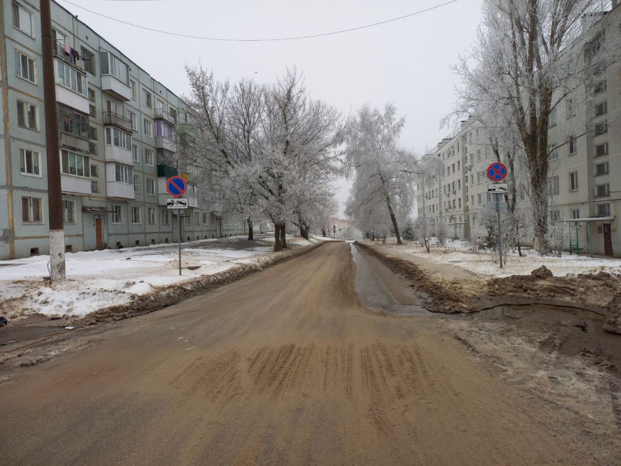 В Светлом из-за открытого люка нечистоты текут в Волгу и Дон