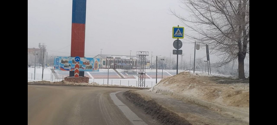 В Светлом из-за открытого люка нечистоты текут в Волгу и Дон