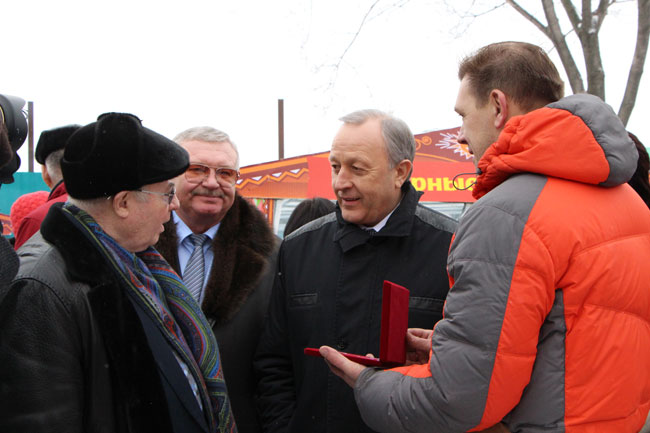 Губернатор Радаев сделал залп из пушки