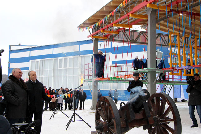 Губернатор Радаев сделал залп из пушки